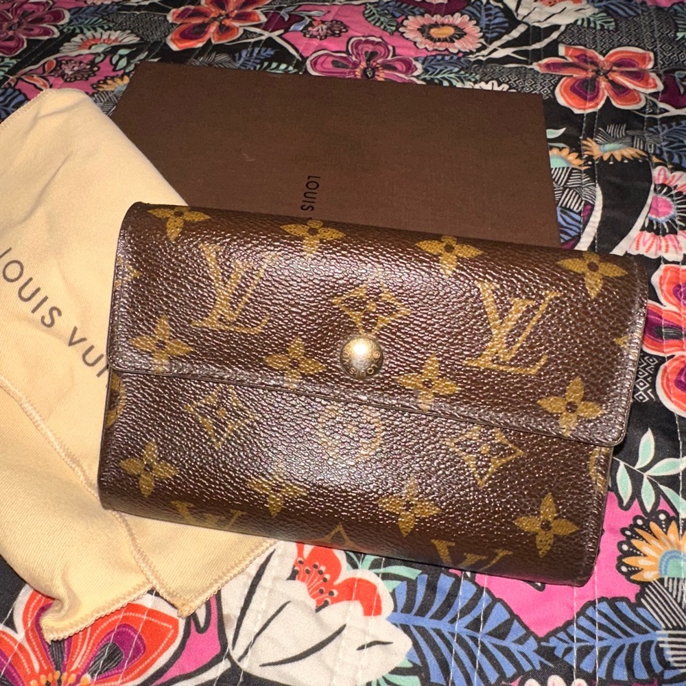 Louis Vuitton Monogram Tri-fold Wallet with box and dusty